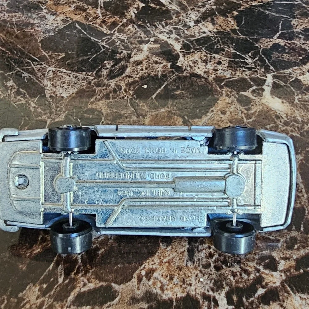 Vintage 1984 Road Champs Ford Thunderbird Silver Diecast‎ Car 1/64 Opening Doors